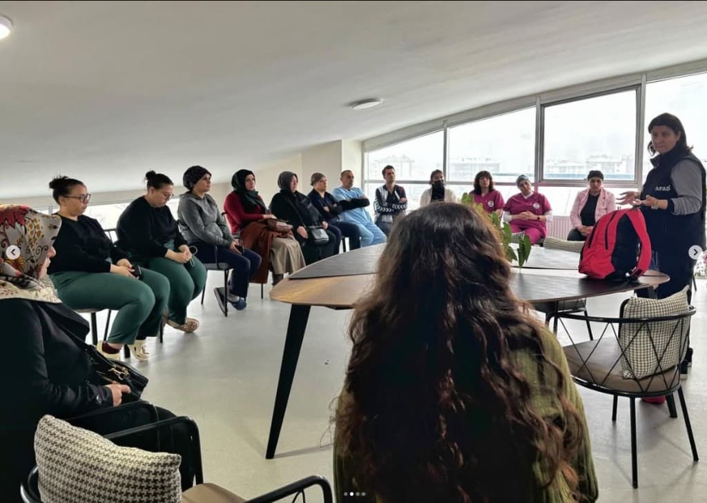 Yaşlı Bakım Merkezi Uzmanlık Sertifikası ve Disiplinli Kadro